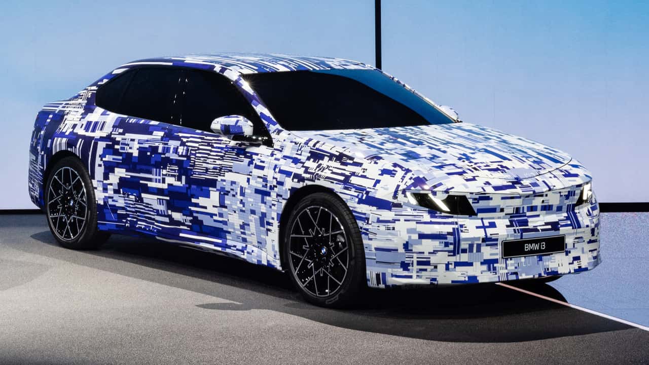 BMW'nin Elektrikli 3 Serisi Tanıtıldı: Kamuflajlı Haliyle Göz Dolduruyor